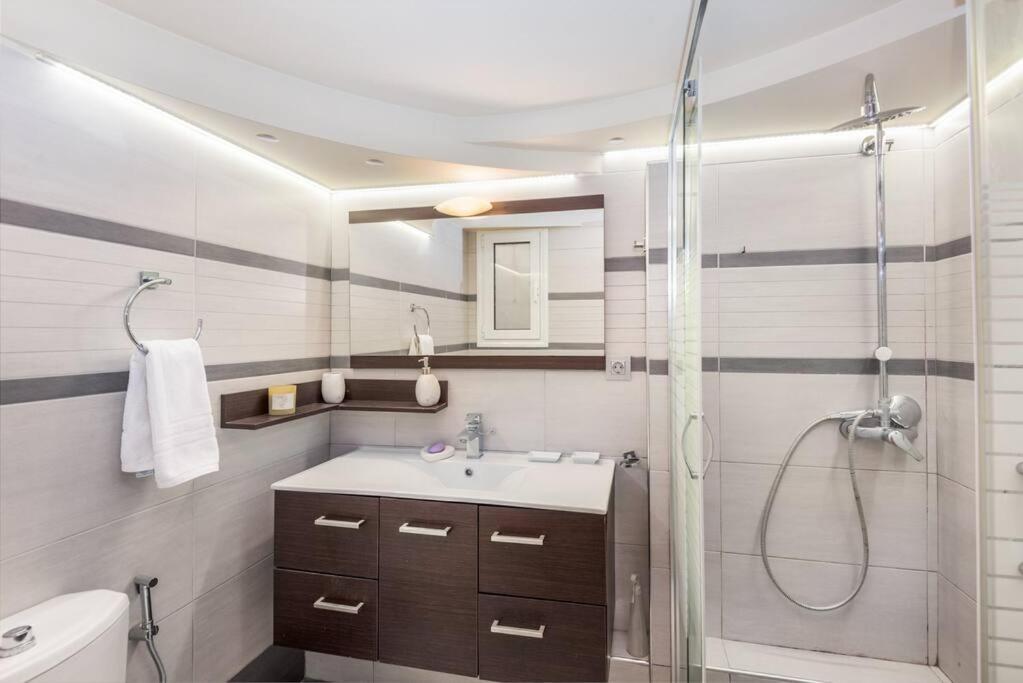 Modern Spacious Apt In Ateny Zewnętrze zdjęcie